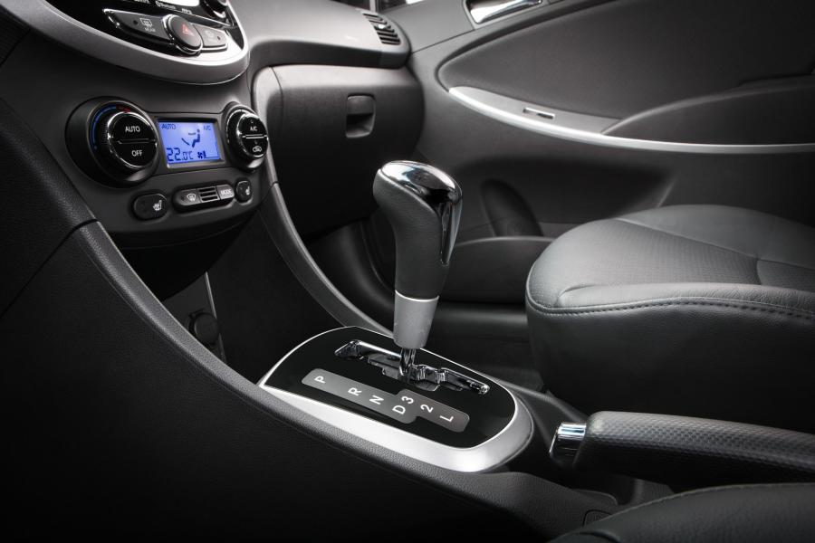  Hyundai Solaris 2011 года  (фото 31 из 45)